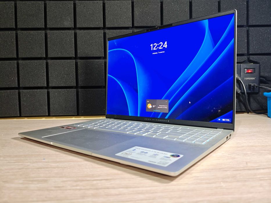 Ноутбук 16" ASUS Vivobook OLED R9-8945HS 32GB SSD 1TB Б/В