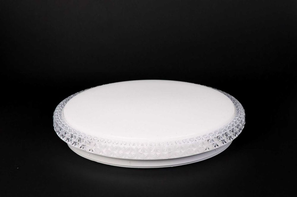 Хрустальна люстра — стельовий світильник різних розмірів