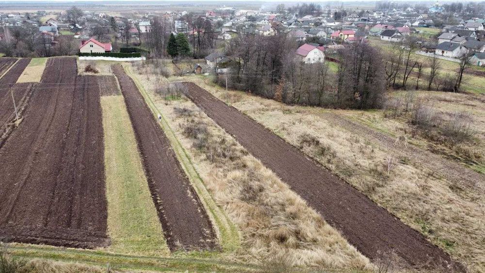 Продаж ділянки Іваниківка, 24 сот С/Г, світло, газ, 2 заїзди, будинки