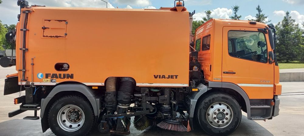 Промисловий клінінг/послуги прибирання/складів,території