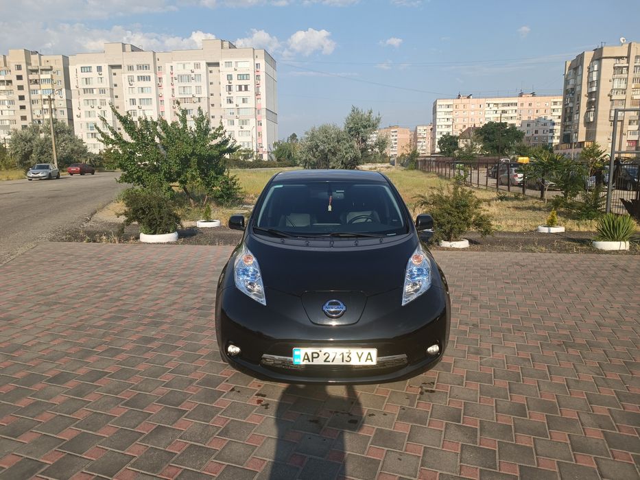 Нісан ліф Nissan leaf