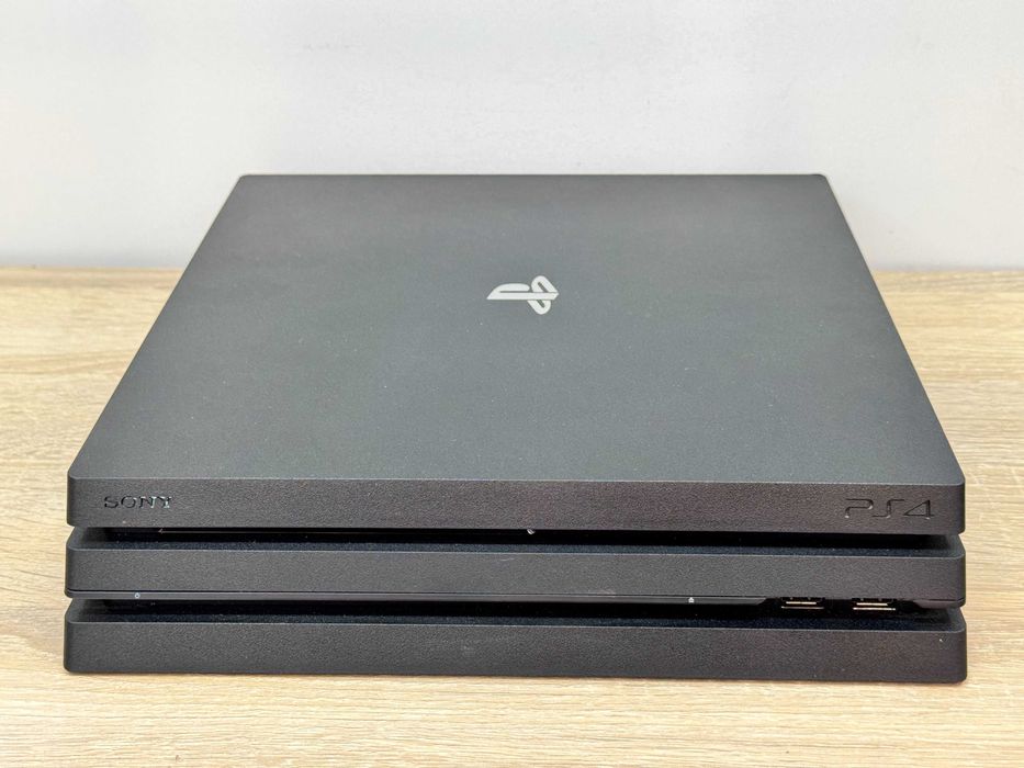 Konsola Playstation 4 pro 1tb + pad