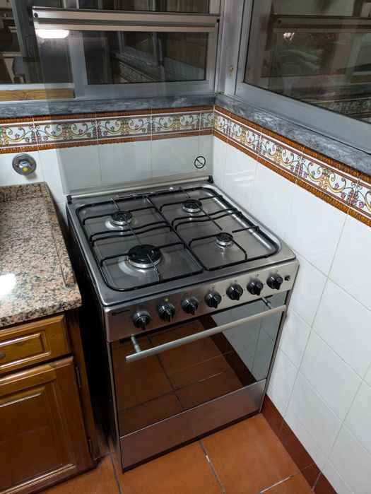 Fogão Meireles Multifunções (elétrico e gás), como novo