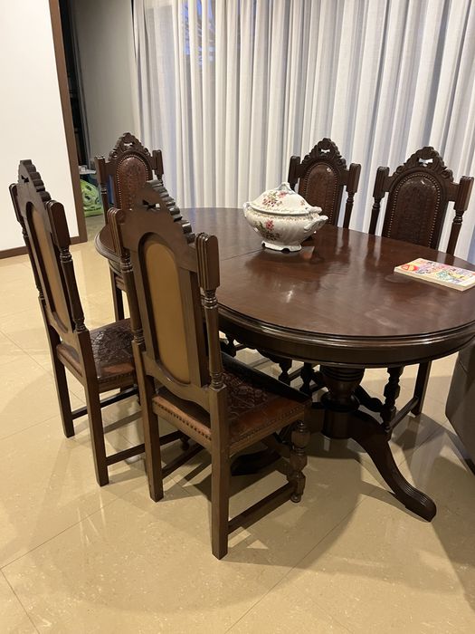 Recheio casa (cama, cabeceira, armario, mesa, cadeiras)