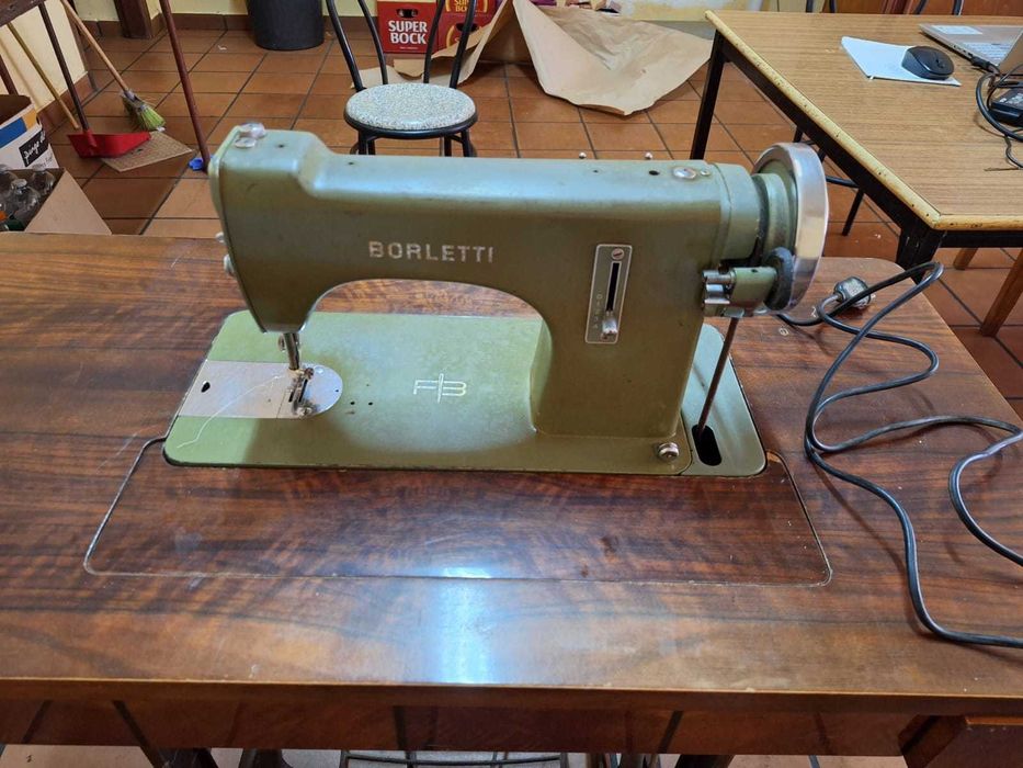 Mesa de costura marca Borletti