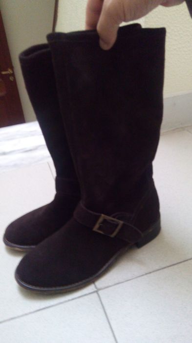 Botas em pele de camurça castanhas