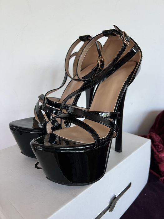 Bardzo wysokie szpilki platformy 38 / 39 czarne lakierki nowe