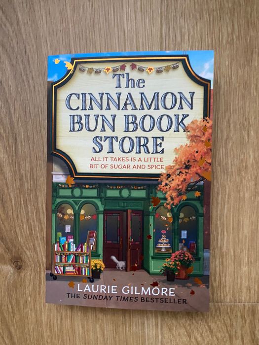 «The cinnamon bun book store” Laurie Gilmore