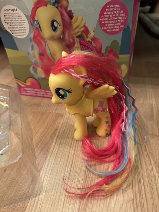 коллекционная фигурка My Little Pony — Пони-модница Флаттершай Делюкс из серии Rainbow Power от бренда Hasbro