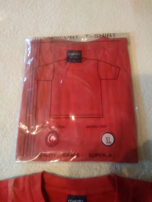 Продам футболки красные