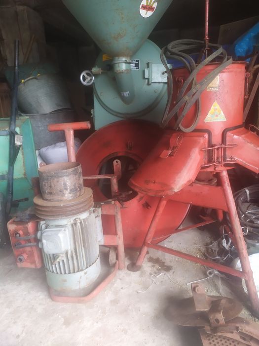 Śrutownik BĄK , bijakowy NEUERO, Gniotownik walcowy JAWOR-SPRZĘT NOWY