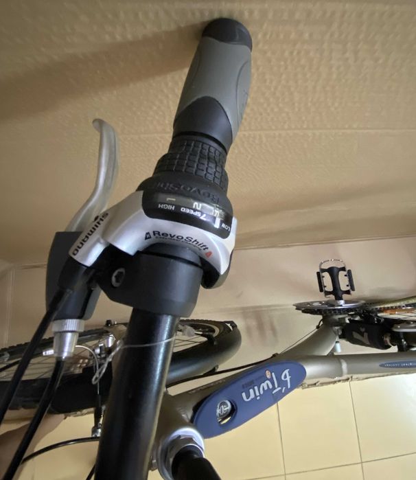 Bicicleta B'Twin Seven “Odesa” + 2 capacetes + cadeado