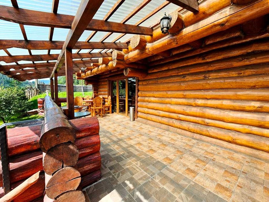 Продається діючий готель на березі річки Опір в курортному с. Славське