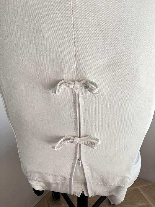 Biale krzeslo obrotowe na kolkach ikea biurowe