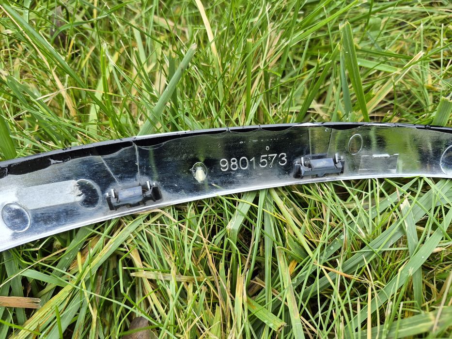 Рамка лівої фари Mini Cooper Countryman R60. Номер запчастини 9801573