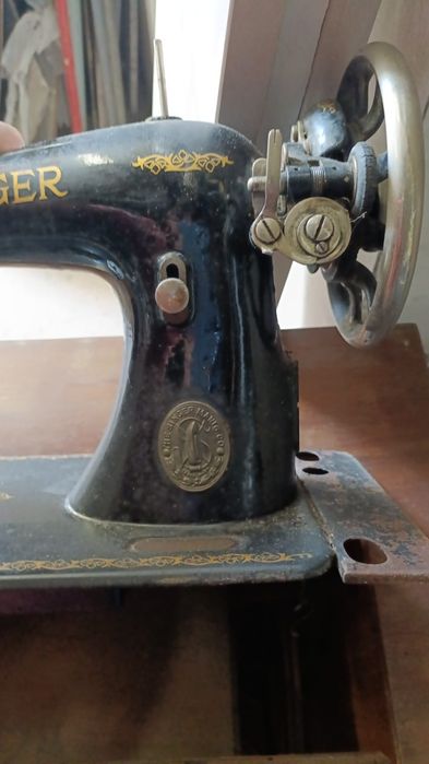 Máquina de costura singer antiga