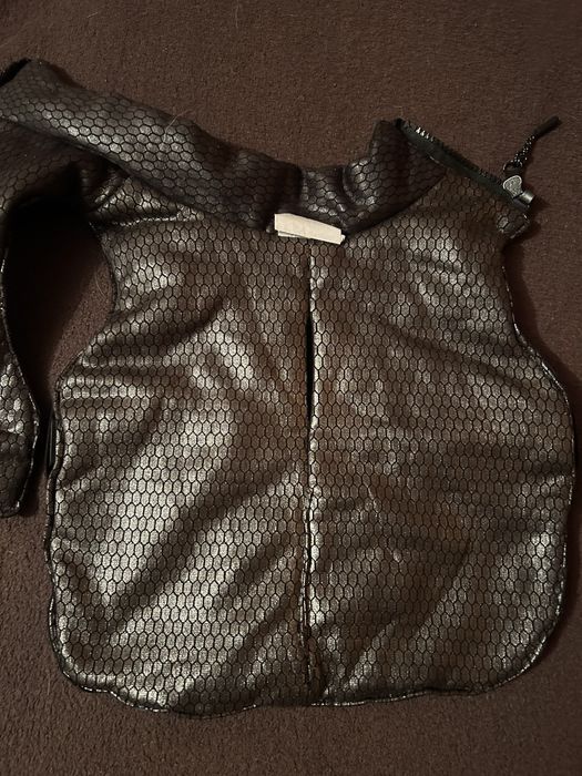 Теплі жилетки та попони для маленької собачки