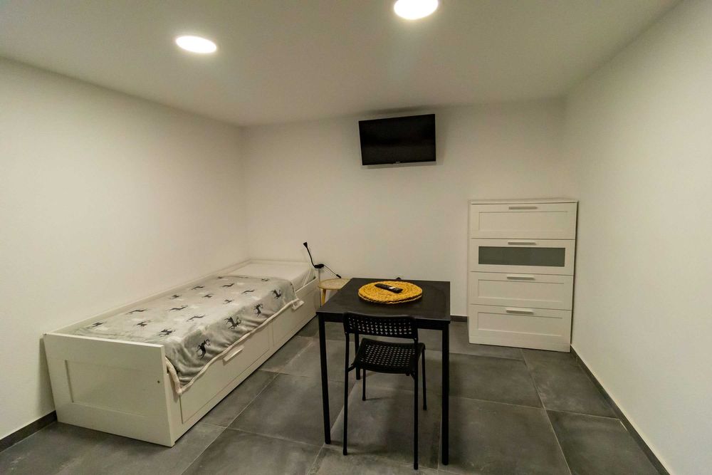 Quarto T0 Estúdio Mobilado - Tudo Incluído (Água, Luz e Net)