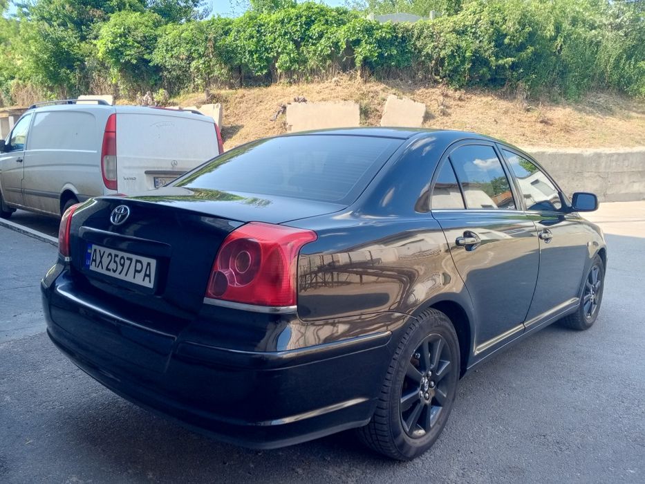 Продам Авенсис 2004год.