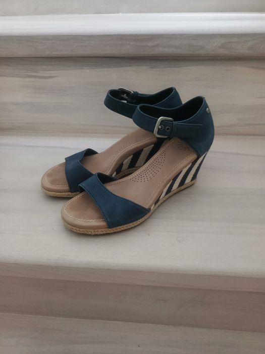 Босоніжки жіночі з натуральної шкіри (Ugg 36 р.)