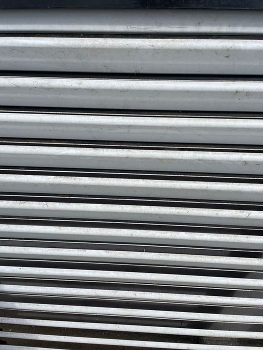 Janelas com Persianas em Alumínio