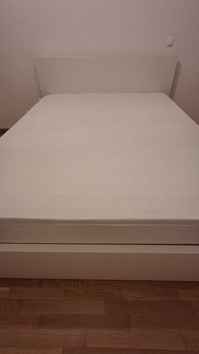 Cama de casal com arrumação (Ikea, modelo MALM, 160*200 cm) + colchão