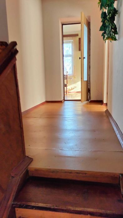 Продається садиба  - дім 2 поверхи, гараж, басейн, чудовий ланшафт