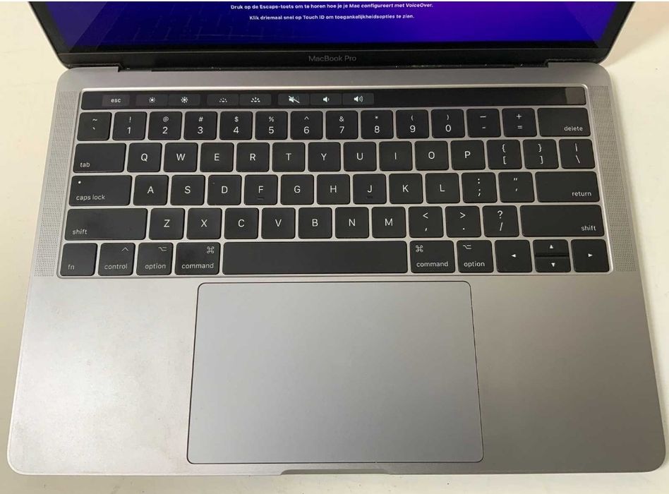 Macbook Pro 13" I5 8 RAM 256 SSD Touchbar