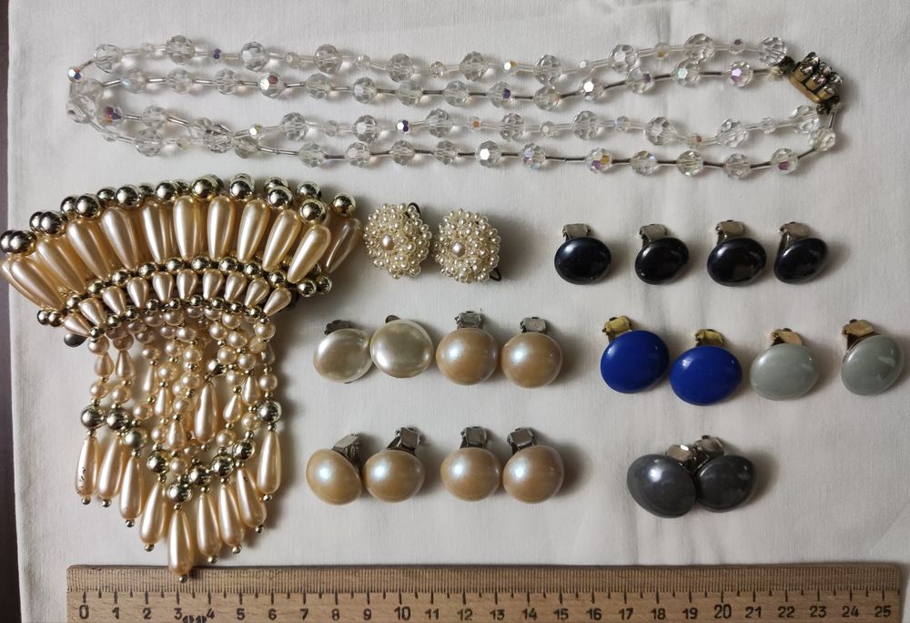 Бижутерия-бусы/клипсы/Чехословакия/Новые