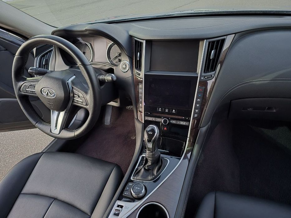 Продам infiniti Q50 в отличном состоянии