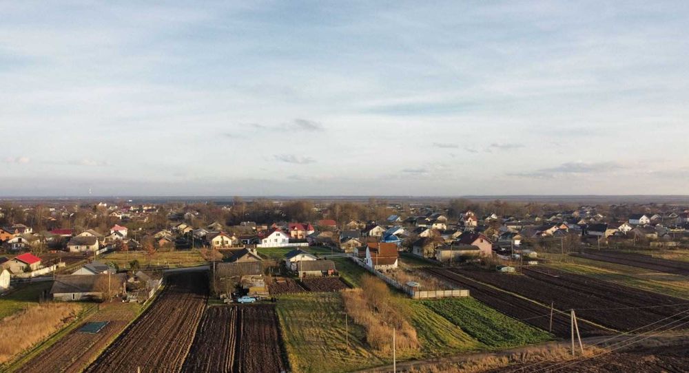 Продається земельна ділянка 5 сот. в с. Радча, світло, газ, новобудови