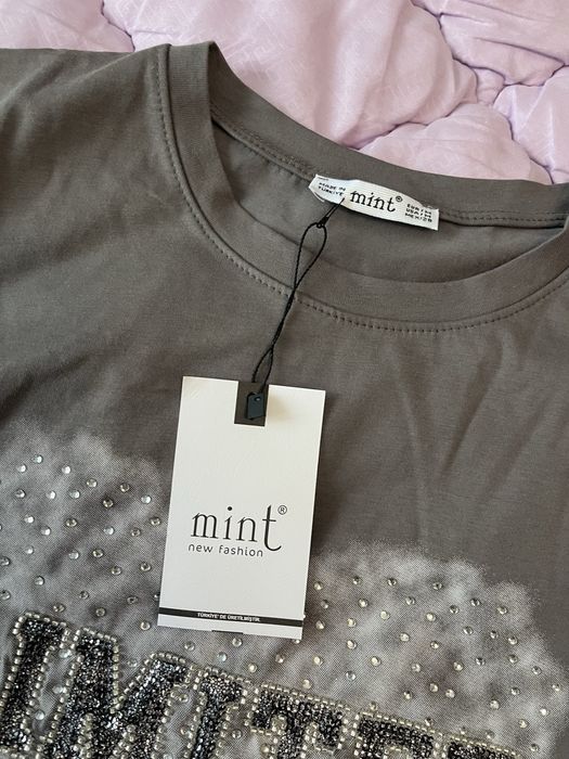 Жіноча футболка