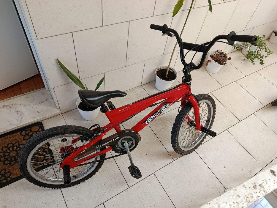 Bicicleta Berg freestyle + trotinete Razor Powerwing