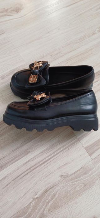 Мешти і балетки.