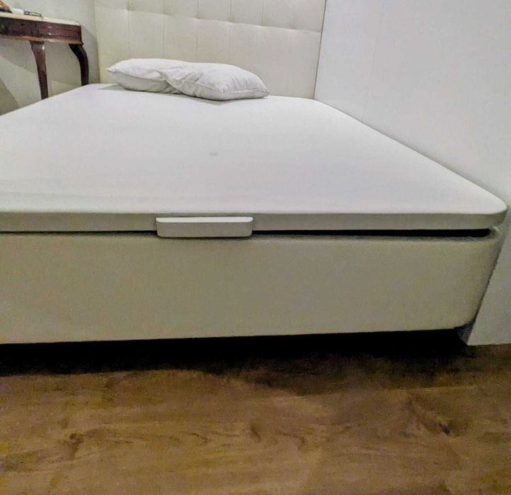 Cama IKEA KVITSÖY 1,40x2m-ótimo estado, com arrumação e pés reguláveis