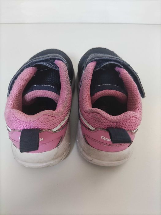 Sapatilhas e sapatos criança