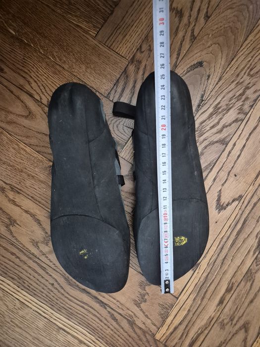 Buty wspinackowe Triop Rap 26cm
Dlugość 26 cm
Stan - bardzo dobry.
Bar