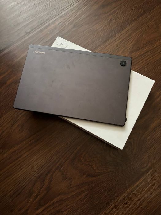 Планшет samsung  в ідеальному стані Tab A8