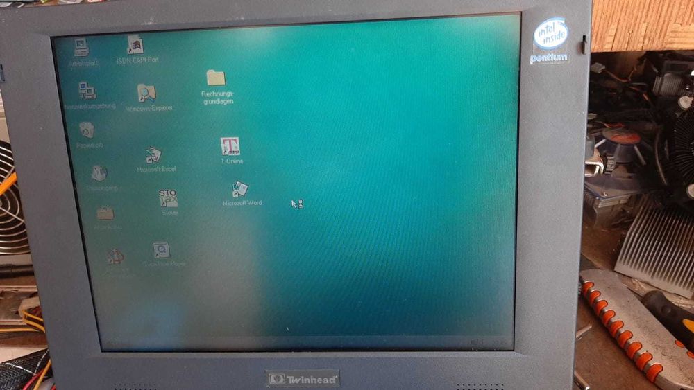 Retro Laptop z 1997 roku Twinhead P79 SlimNote-9120CV