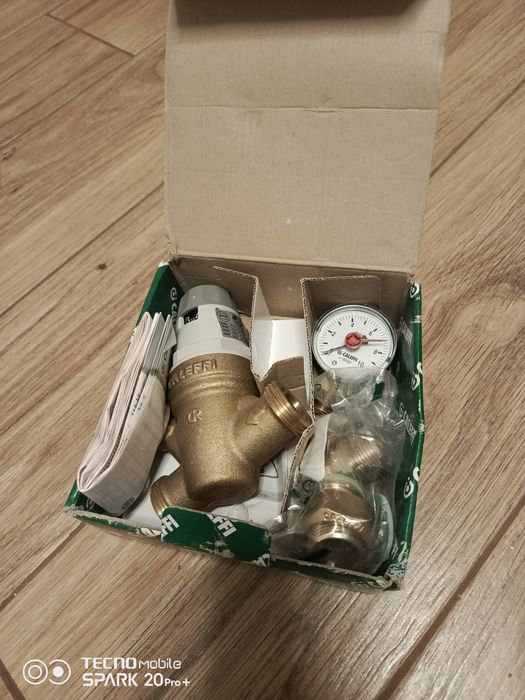 Caleffi reduktor ciśnienia 3/4 z wymiennym wkładem 535051 
https://w