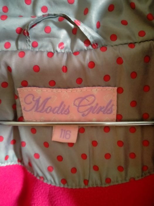 Жилет осенний для девочки с капюшоном