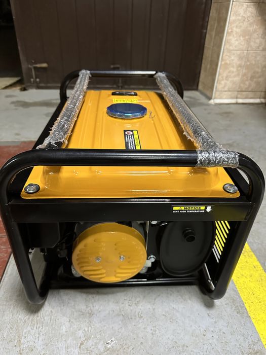 Бензиновий генератор Rolwal RB-J-GE 3800E