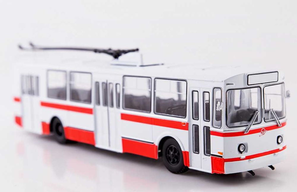 Троллейбус ЗИУ-9 (ЗиУ-682Б) (1970) - серия "Наши автобусы" №61