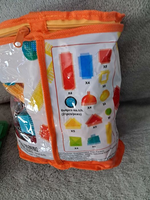 Klocki jeżyki w opakowaniu 90 elementów + 60 w pude3
