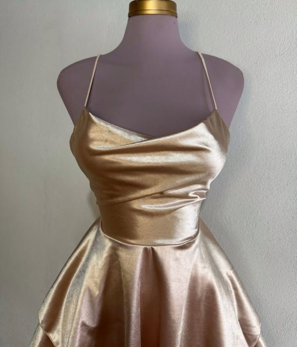 Атласна сукня з відкритою спиною