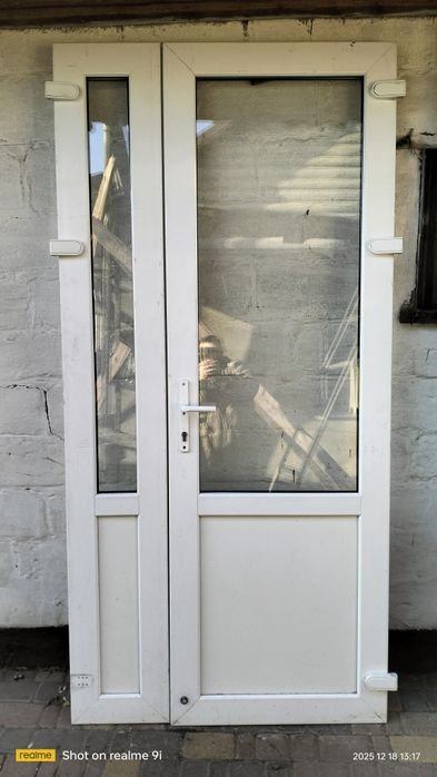 Продам металопластикові двері та вікна.