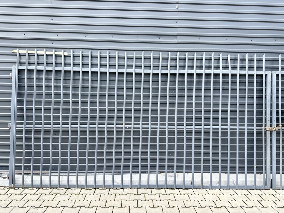 Brama dwuskrzydłowa stalowa 200 × 380 cm profil 50×30 mm