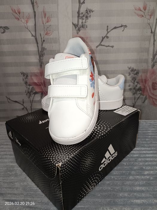 Nowe piękne buciki Adidas Vaiana r.25