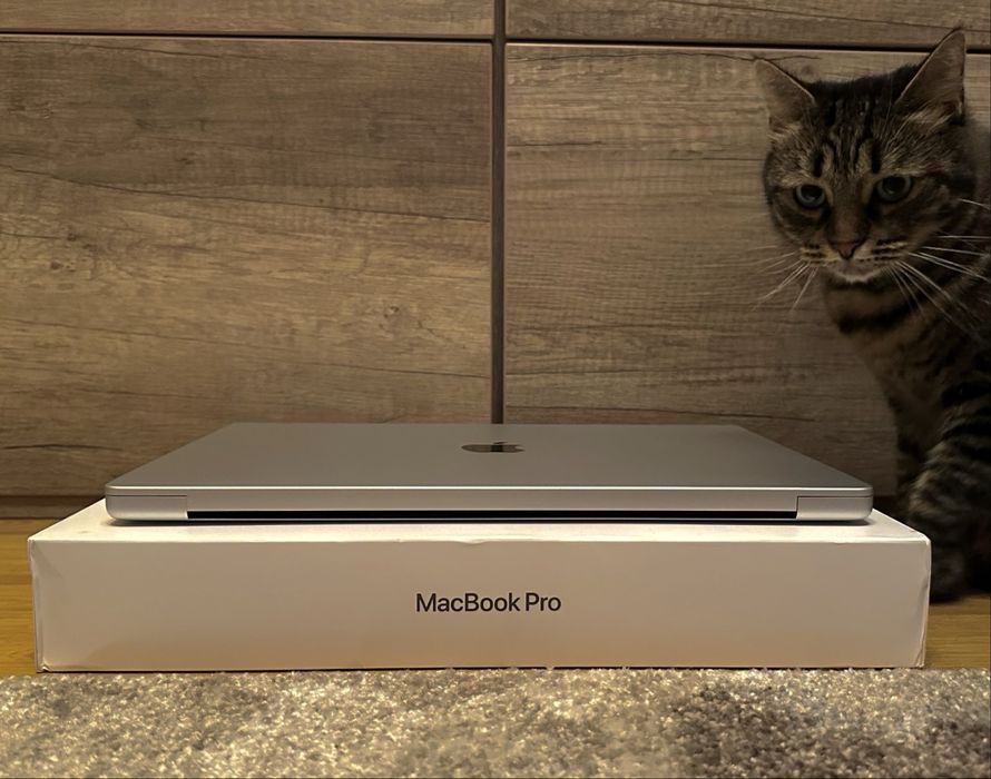 Apple MacBook M1 Pro 16" 16GB RAM 512 SSD (ідеальний стан)