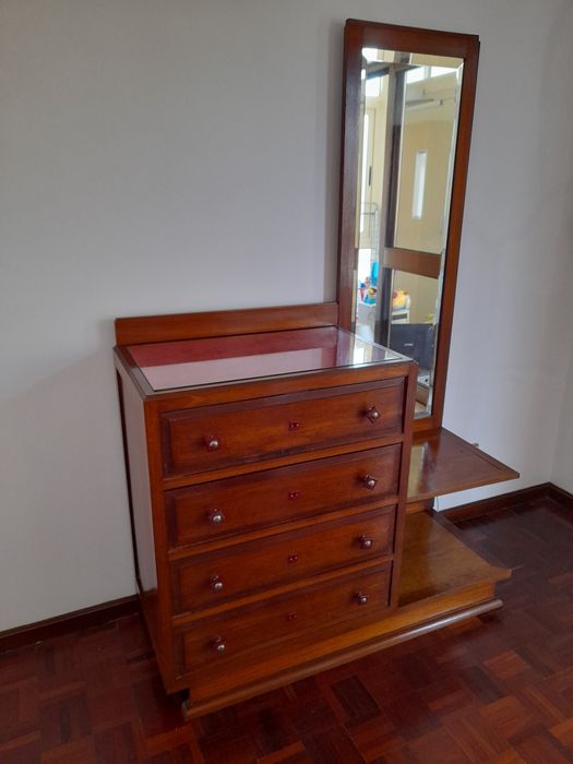 Mobilia quarto com 100 anos